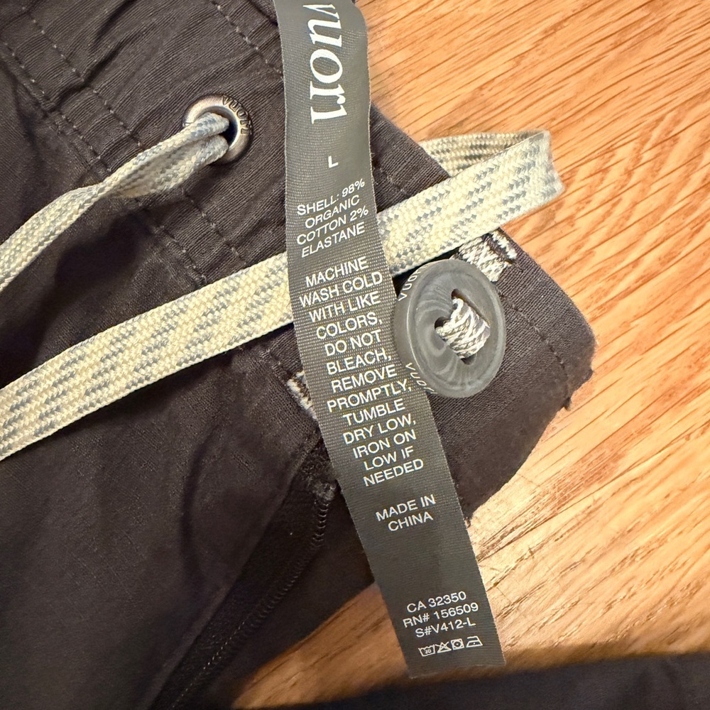 Vuori Dark Gray ripstop pants size Large